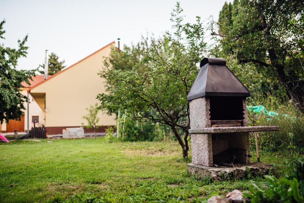 Apartman Pod Borovici Kovalovice Bagian luar foto