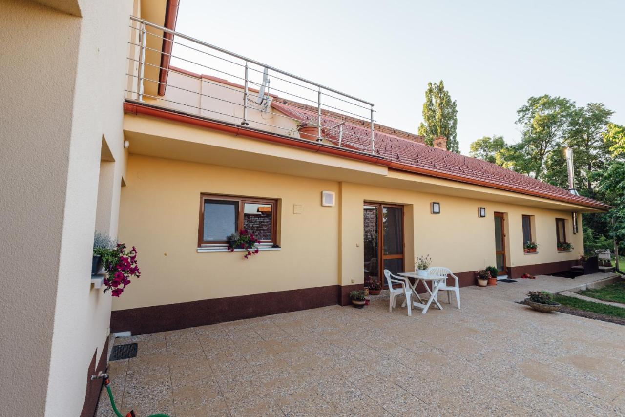 Apartman Pod Borovici Kovalovice Bagian luar foto